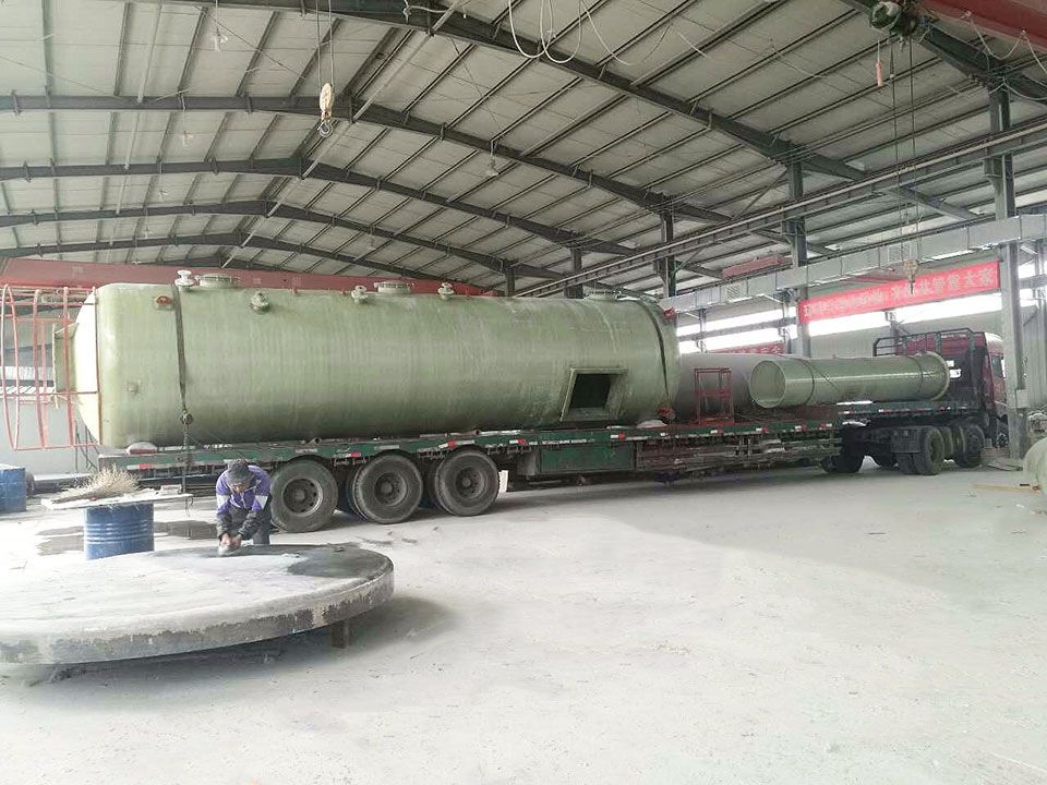 玻璃钢脱硫塔发货现场