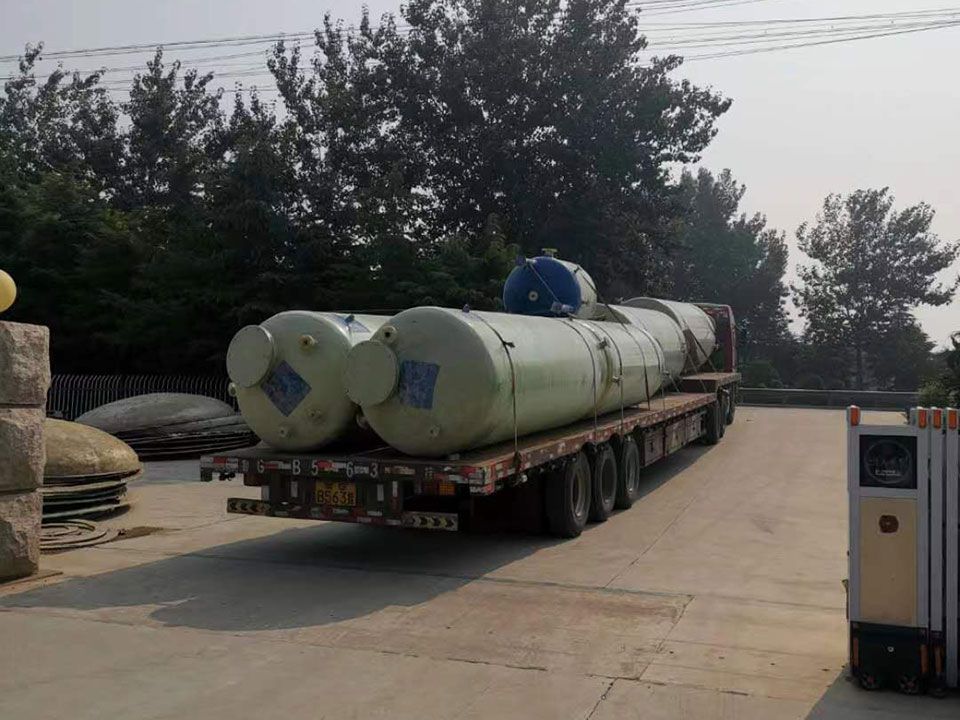 玻璃钢储罐发货现场